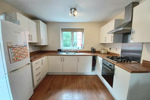 1 Alexandra Close, Dursley, GL11 4GN