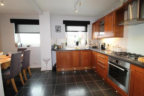 3 bedroom townhouse for sale, Werneth Road, Glossop