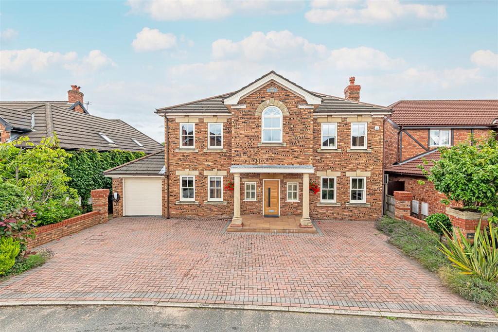 Ashberry Drive, Appleton Thorn, Warrington 4 bed detached house for
