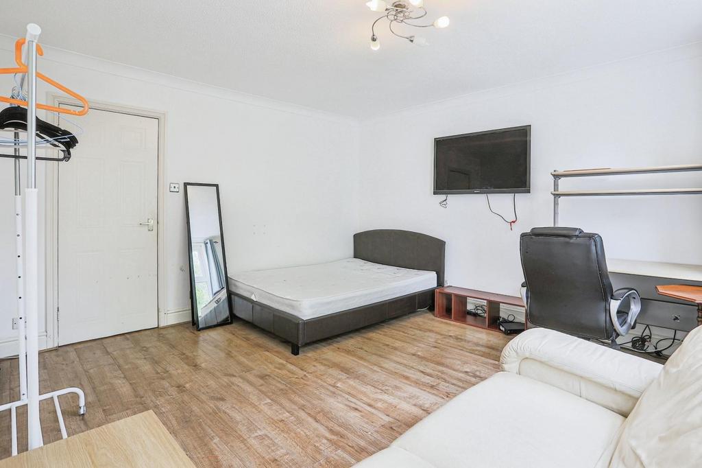 Nicholas Gardens, York 2 bed flat for sale £190,000
