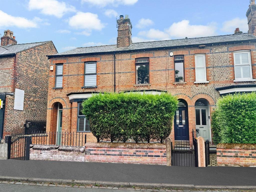 Navigation Road, Altrincham 2 bed terraced house £1,400 pcm (£323 pw)