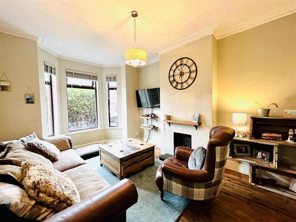 Navigation Road, Altrincham 2 bed terraced house £1,400 pcm (£323 pw)