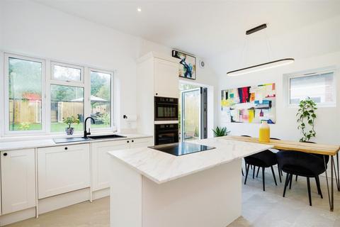 Kineton Eridge Road, Steel Cross, Crowborough, TN6 2SS