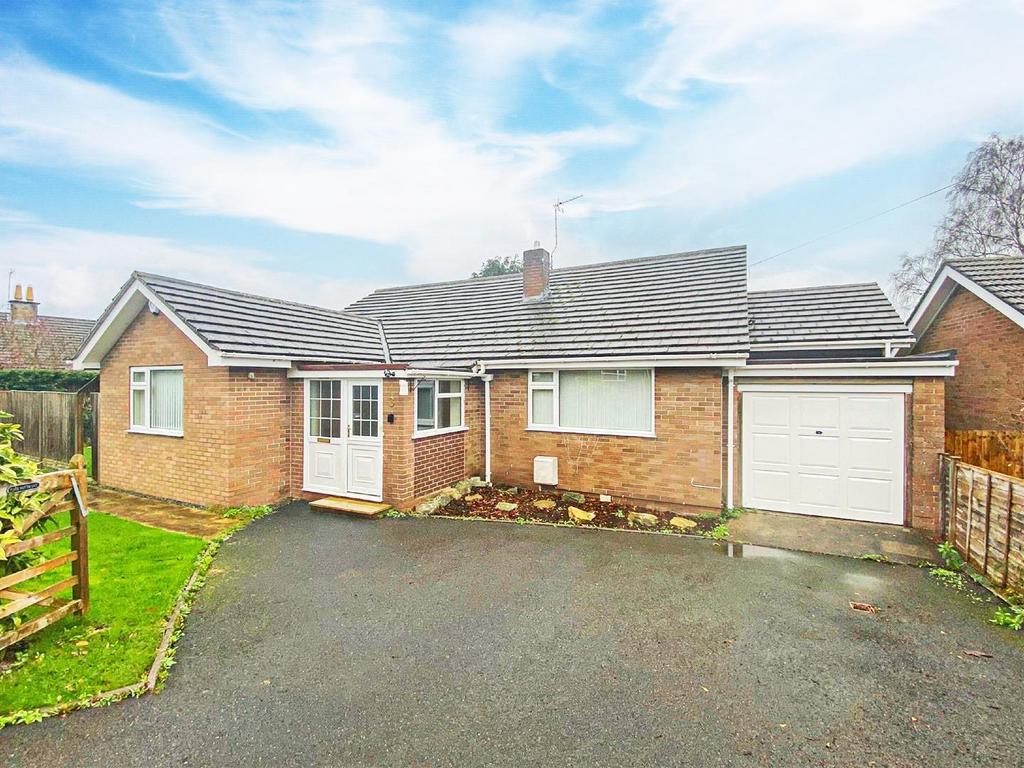 Green Lane, Bomere Heath, Shrewsbury 4 bed detached bungalow £1,150