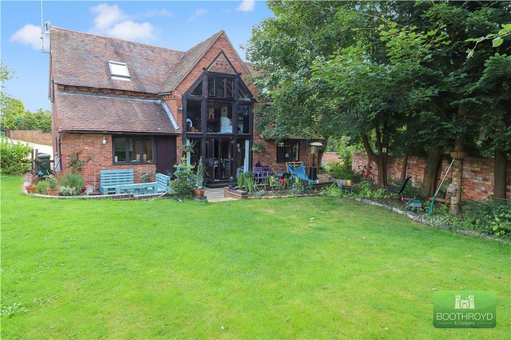 Crew Farm Barn, Crew Lane, Kenilworth 2 bed barn conversion £1,600