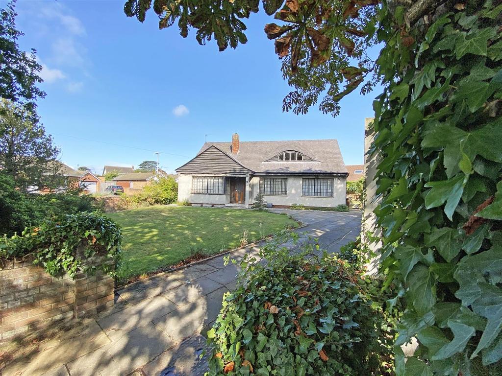 Willow Bank, Brows Lane, Formby 3 bed detached house £500,000
