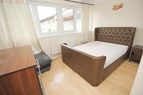 3 bedroom flat to rent, Ramsons Avenue, Conniburrow, Milton Keynes