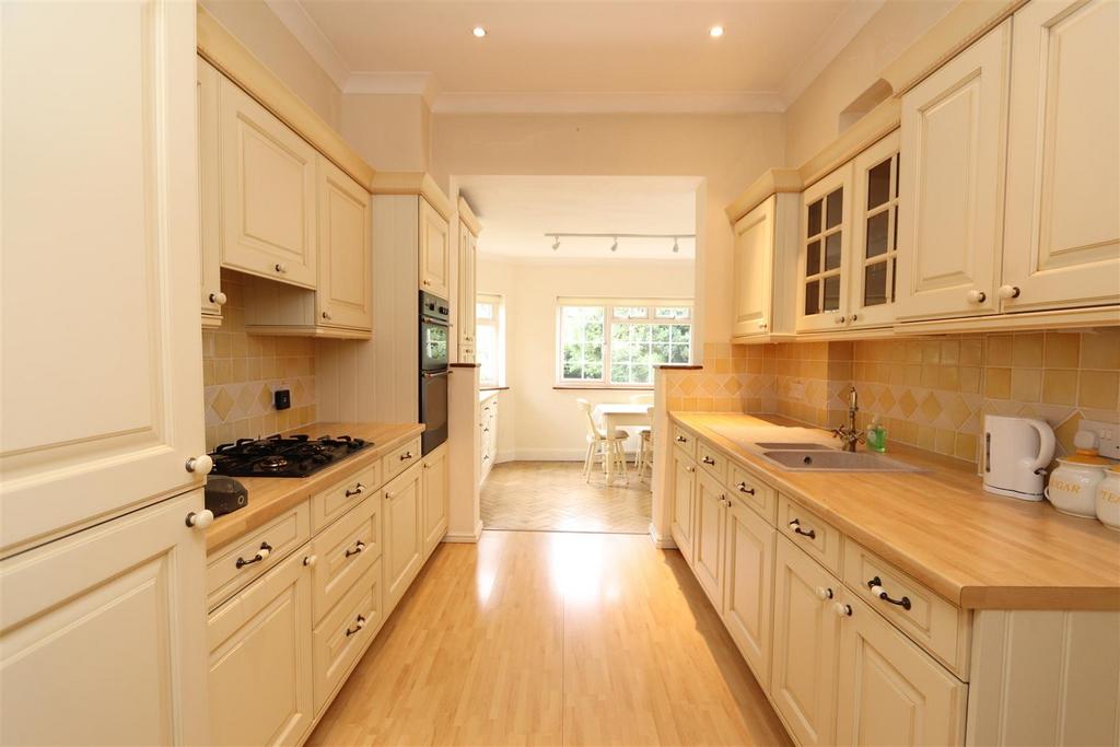 Kitchen/living area