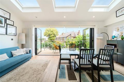 126 Victoria Road, Wood Green, London, N22 7XQ