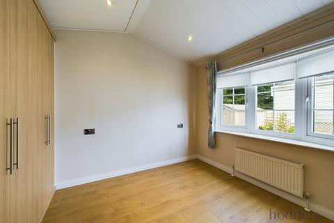 1 bedroom park home for sale, Duffins Orchard, Ottershaw, Surrey, KT16