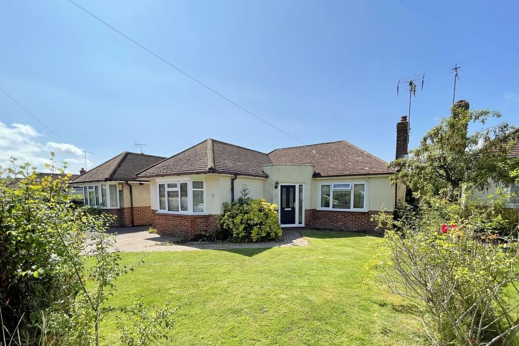 Farnham Avenue, Hassocks, West Sussex, BN6 8NR 2 bed bungalow for sale