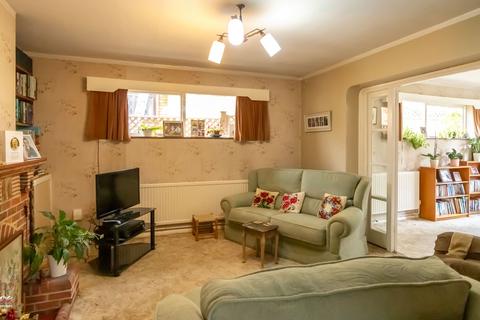 5 bedroom bungalow for sale - Dowlans Road, Great Bookham, Surrey, ., KT23 4LF