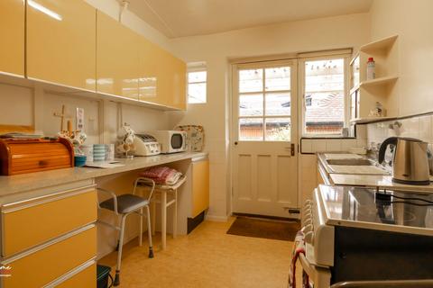 25 Dowlans Road, Great Bookham, Leatherhead, KT23 4LF