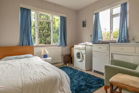 25 Dowlans Road, Great Bookham, Leatherhead, KT23 4LF