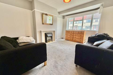 2 bedroom flat to rent, Redesdale Gardens, Leeds, West Yorkshire, LS16