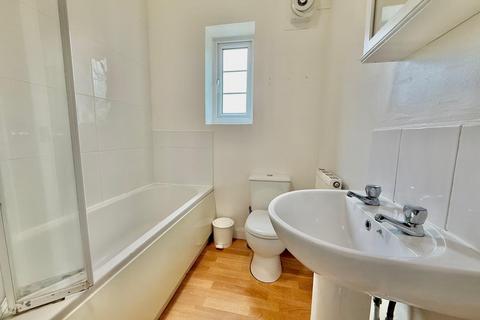 2 bedroom flat to rent, Redesdale Gardens, Leeds, West Yorkshire, LS16