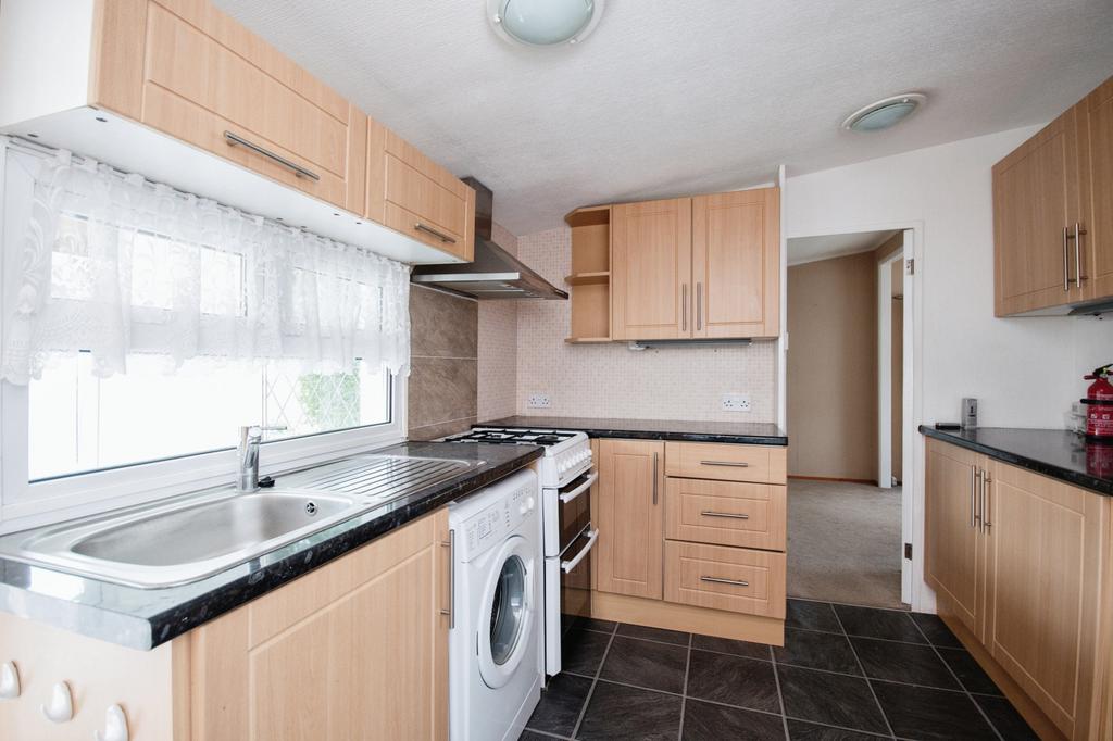 St Leonards Farm Park, Ferndown, Dorset, BH22 2 bed park home for sale £110,000