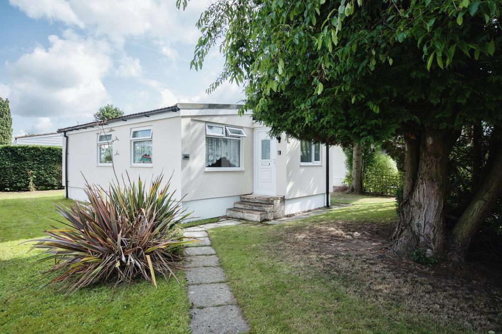 St Leonards Farm Park, Ferndown, Dorset, BH22 2 bed park home £110,000