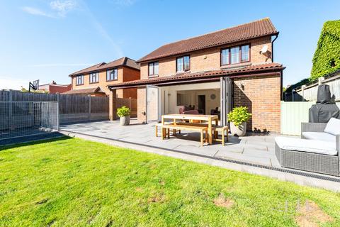 5 bedroom detached house for sale - Hyland Close, Hornchurch