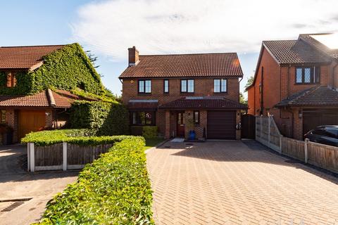 5 bedroom detached house for sale - Hyland Close, Hornchurch