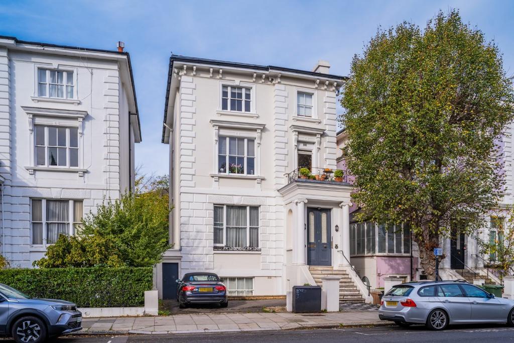Buckland Crescent, Belsize Park, London, NW3 2 bed apartment for sale