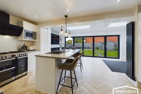 8 Charles Avenue, Essington, Wolverhampton, WV11 2TE