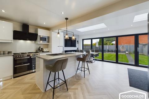8 Charles Avenue, Essington, Wolverhampton, WV11 2TE