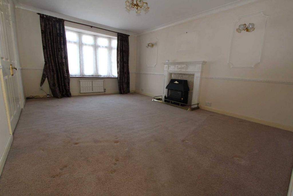 Road, Thundersley 4 bed detached house £550,000