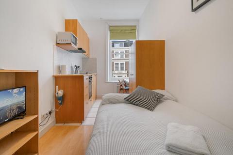 Studio to rent, Penywern Road, Earls Court, London SW5