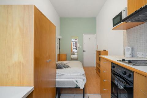 Studio to rent, Penywern Road, Earls Court, London SW5