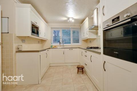 4 bedroom end of terrace house for sale, Little Oxcroft, Basildon