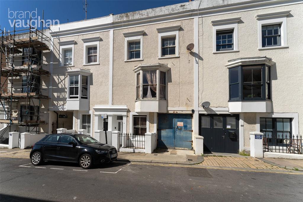 Farm Road, Hove, East Sussex, BN3 2 bed flat £1,450 pcm (£335 pw)