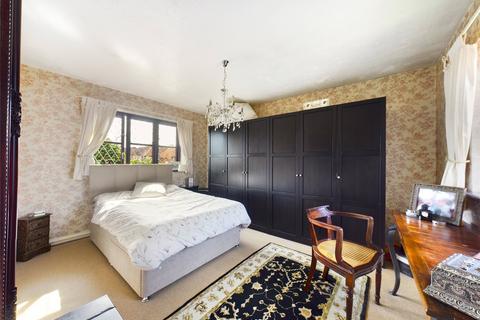 10 Bonner Walk, Grays, RM16 6PW
