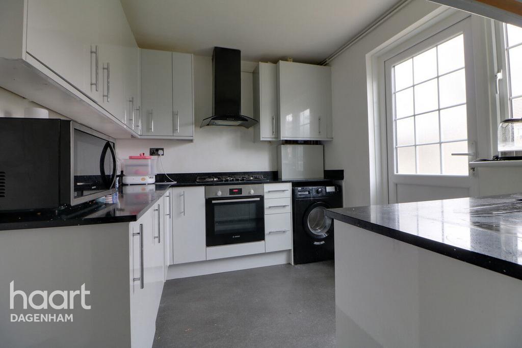 Rosedale Gardens, Dagenham 2 bed terraced house for sale £350,000