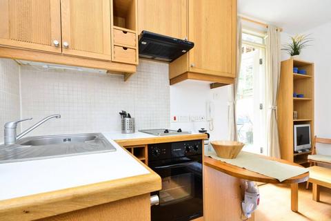 Studio to rent, Fairholme Road, West kensington, London, W14