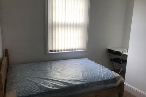 1 bedroom in a house share to rent, 28 Gordon st - rm 4