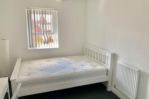 28 Gordon st - rm 4