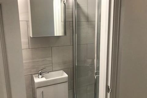 1 bedroom in a house share to rent, 28 Gordon st - rm 4