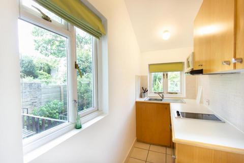 Studio to rent, Penywern Road, Earls Court, London SW5