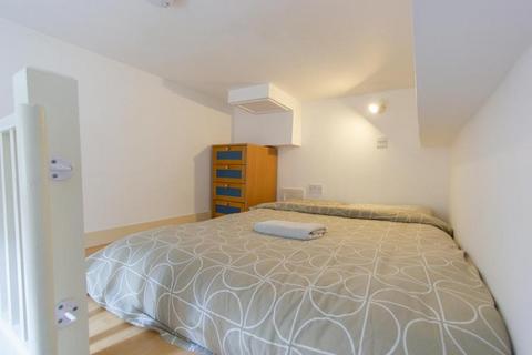 Studio to rent, Penywern Road, Earls Court, London SW5