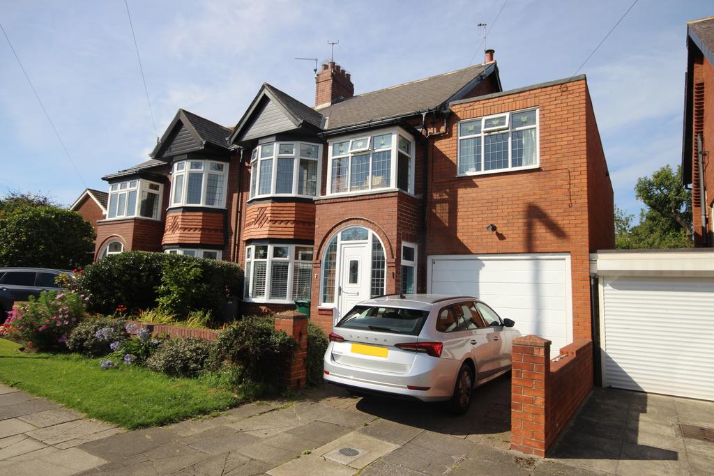 Monkseaton Drive, Whitley Bay, Tyne and Wear, NE26 1SZ 5 bed semi