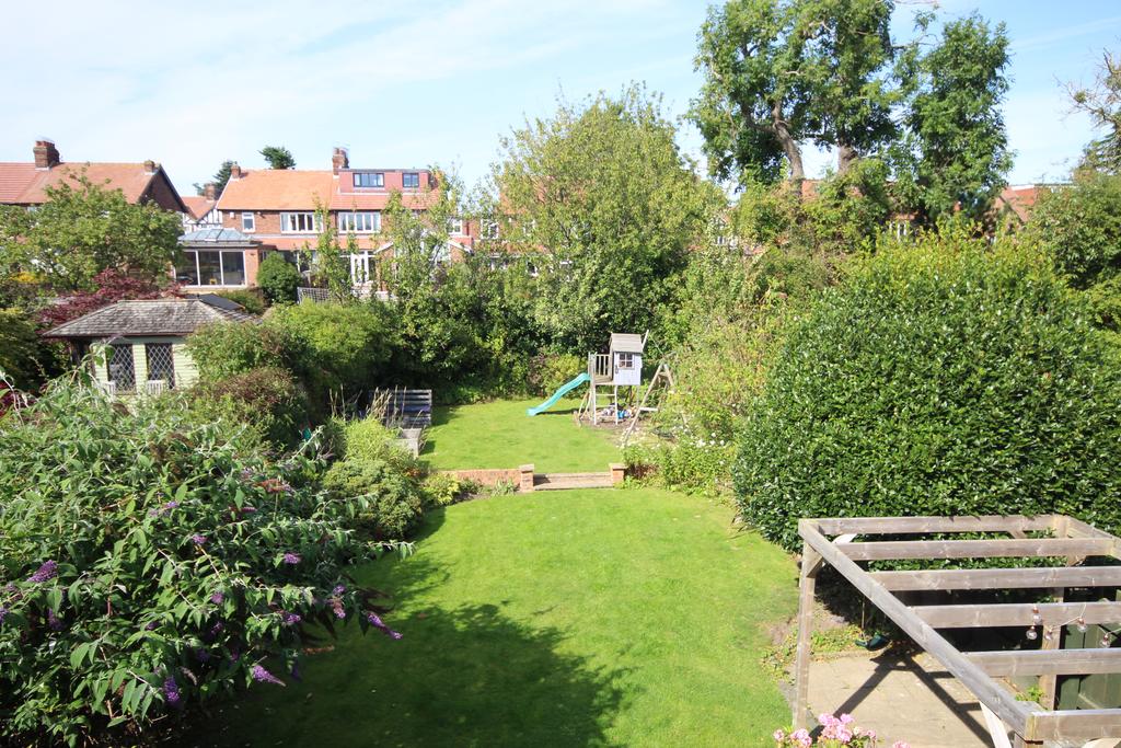 Monkseaton Drive, Whitley Bay, Tyne & Wear, NE26 1SZ 5 bed semi