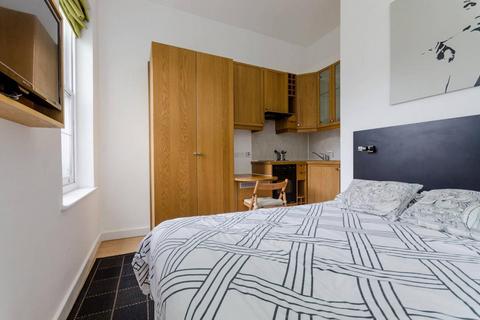 Studio to rent - Finchley Road, Hampstead, London, NW3