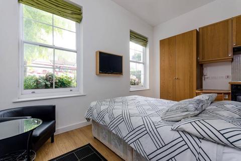 Studio to rent, Finchley Road, Hampstead, London, NW3