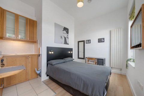 undefined, Finchley Road, Hampstead, London, NW3