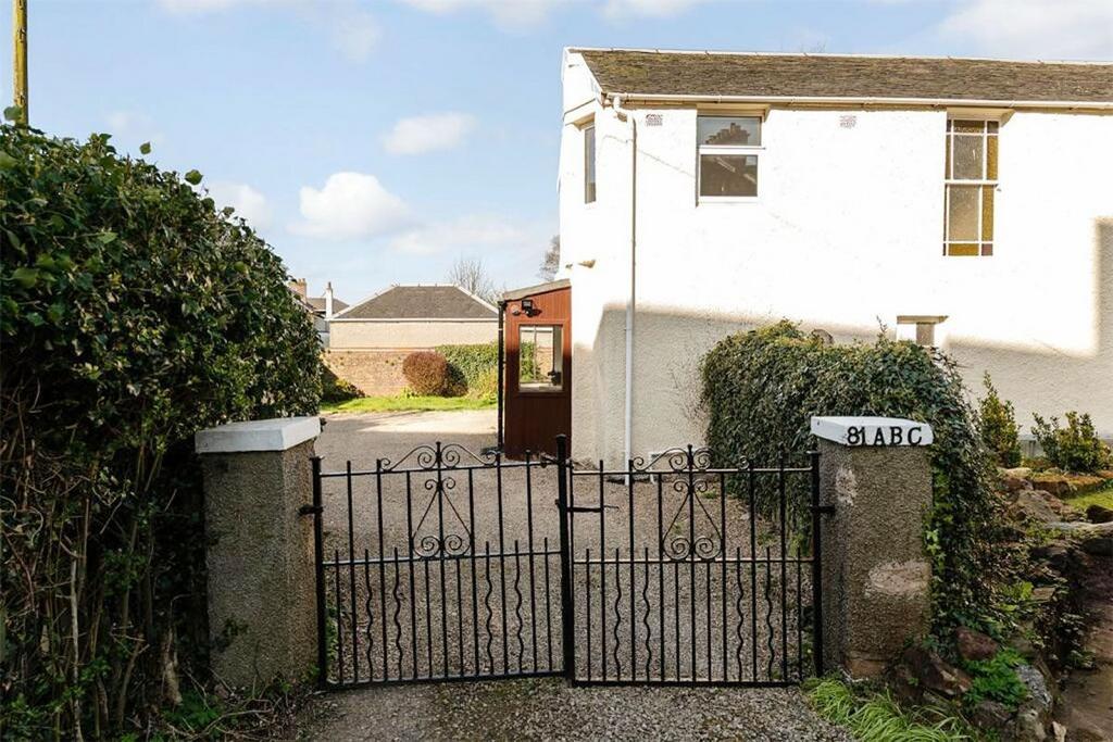 Brisbane Road, Largs, Ayrshire KA30 3 bed terraced house £64,000