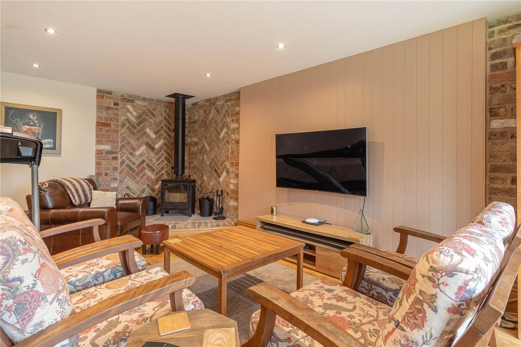 Dorchester Road, Fixby, Huddersfield, HD2 5 bed detached house for sale