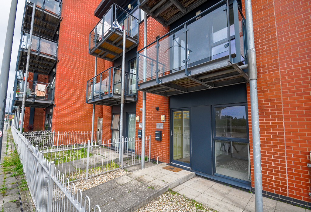 Cambria House Rodney Road, Newport 2 bed apartment £1,000 pcm (£231 pw)