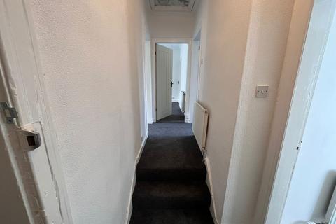 3 bedroom flat to rent, Montford Avenue, Kings Park, Glasgow, G44
