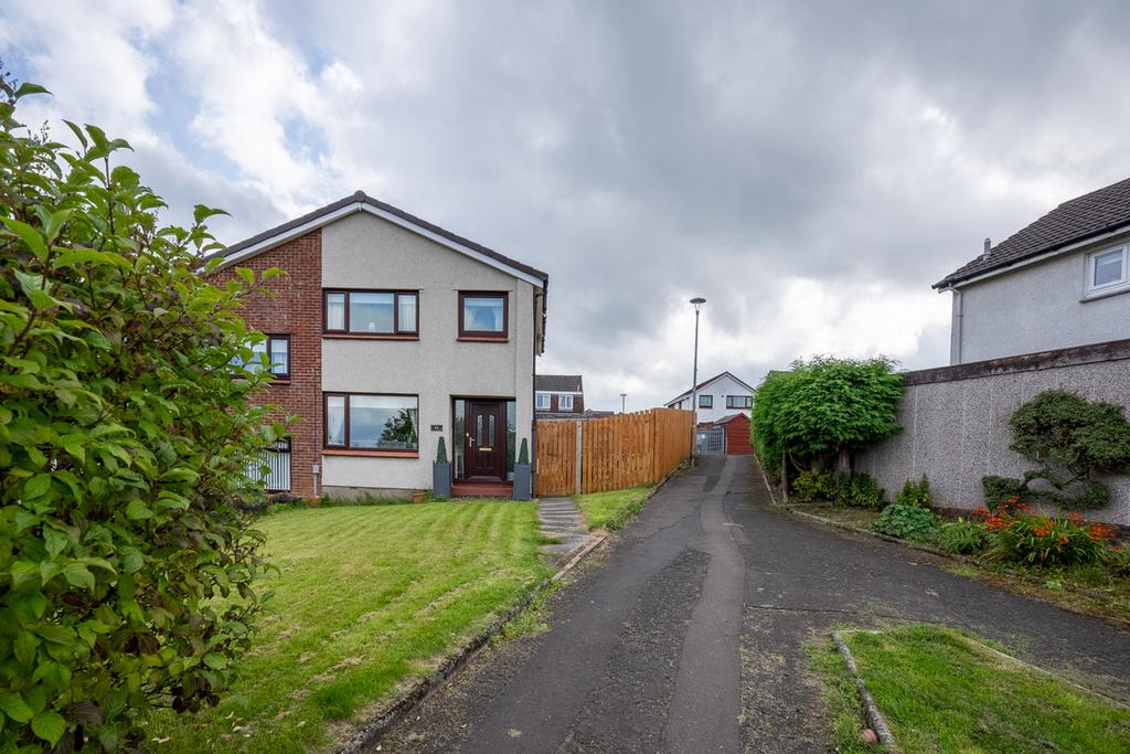 Yarrow Crescent, PA7 3 bed semidetached house £200,000